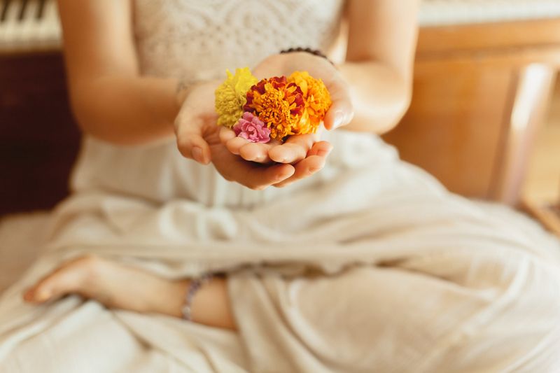 Does anti-cellulite massage help? Combination with various other sorts of treatments